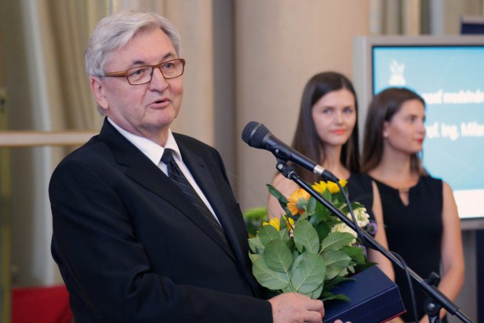 Ilustračný obrázok k článku Ocenenie Vedec roka SR 2017 si prevzal profesor Žilinskej univerzity Milan Dado