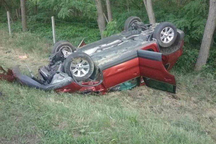Ilustračný obrázok k článku Hasiči zasahovali na diaľnici D2: Auto vyletelo z cesty a prevrátilo sa