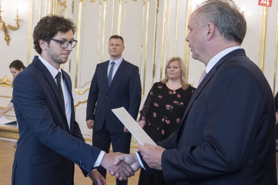 Ilustračný obrázok k článku Prezident Kiska vymenoval 30 nových sudcov. Toto je nová posila na súde v Revúcej