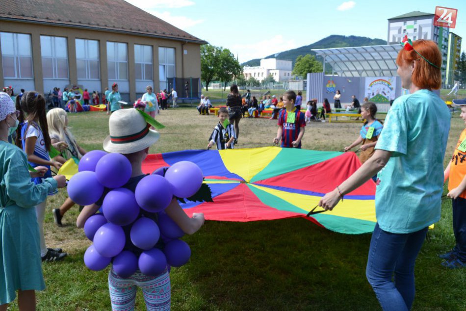 Ilustračný obrázok k článku FOTO: Jarneval v Revúcej plný zábavy. Prišli zvieratká i rozprávkové postavy