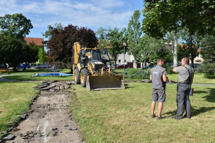Ilustračný obrázok k článku Nové Mesto opraví park na Ľudovom námestí