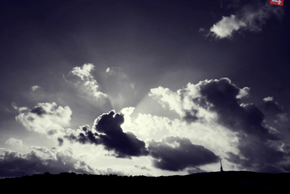 Ilustračný obrázok k článku Prešovčan Stano parádne fotí oblohu: Nájdeme na nej napríklad obrysy zvierat, FOTO