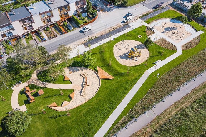 Ilustračný obrázok k článku Mesto Trenčín dokončuje nové detské ihrisko: Kedy ho slávnostne otvoria? FOTO