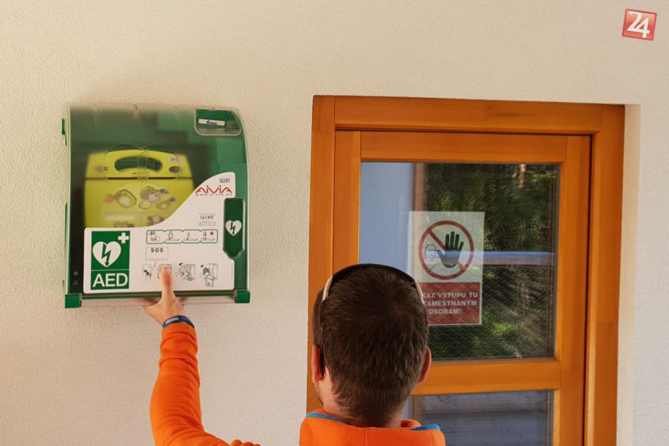 Ilustračný obrázok k článku Bezpečnosť na športoviskách: Na futbalových štadiónoch pribudnú ďalšie defibrilátory