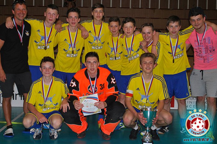 Ilustračný obrázok k článku Parádny výkon trenčianskych florbalistov: Medaila a prestížny honor sú doma!