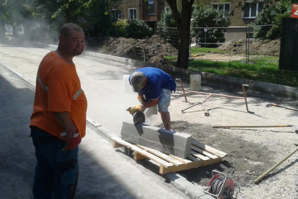 Ilustračný obrázok k článku Chceli to už pred rokmi, robí sa až teraz: Známa ulica v Považskej mení tvár