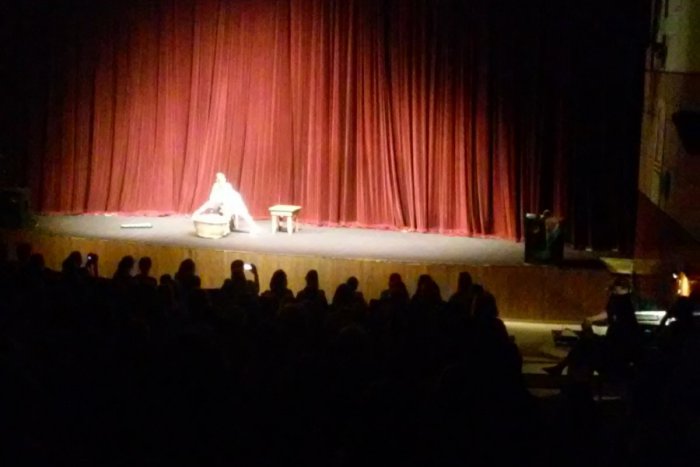 Ilustračný obrázok k článku Zlatá priadka opäť rozpálila divadelné dosky: Predstavenia uvidíte ešte pár dní