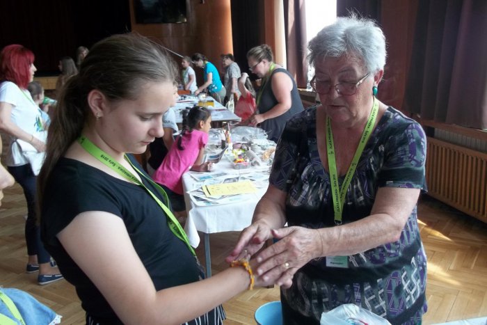 Ilustračný obrázok k článku Divadlo spojili s ručnou tvorivosťou: Umelkyne predvádzali svoj kumšt, FOTO