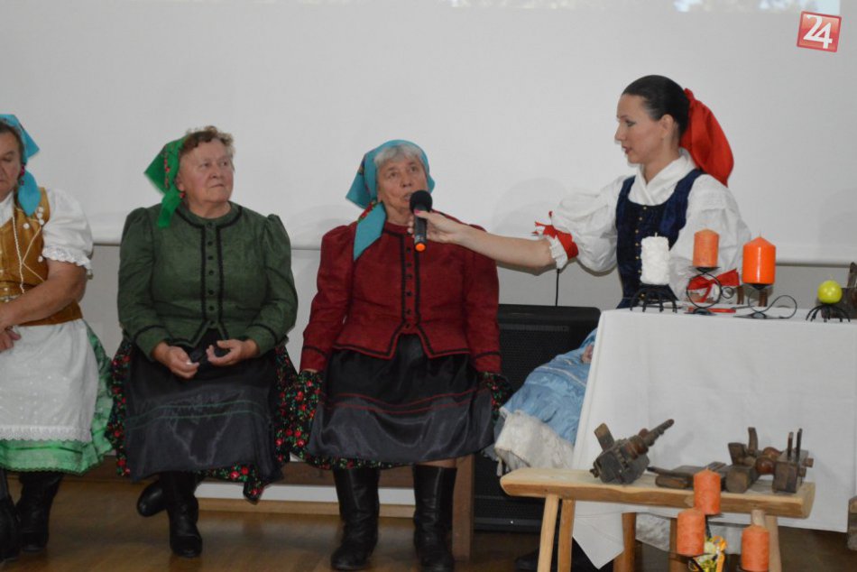 Ilustračný obrázok k článku Zvyky z Pače ako na dlani: O zábavu sa postarala folklórna skupina Bučina, FOTO