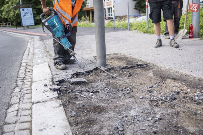 Ilustračný obrázok k článku Ružinov má naplánované ďalšie opravy ciest a chodníkov