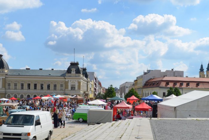 Ilustračný obrázok k článku Na Svätoplukovom námestí bolo živo: Nitránsky rínek sa vydaril, VIDEO