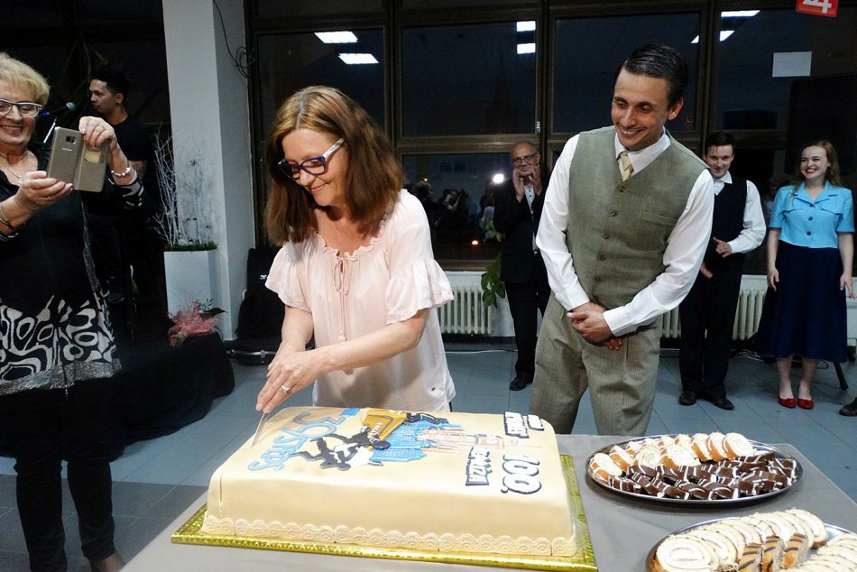 Ilustračný obrázok k článku FOTO a VIDEO: Rožňavské divadlo odohralo stú reprízu predstavenia 39 stupňov