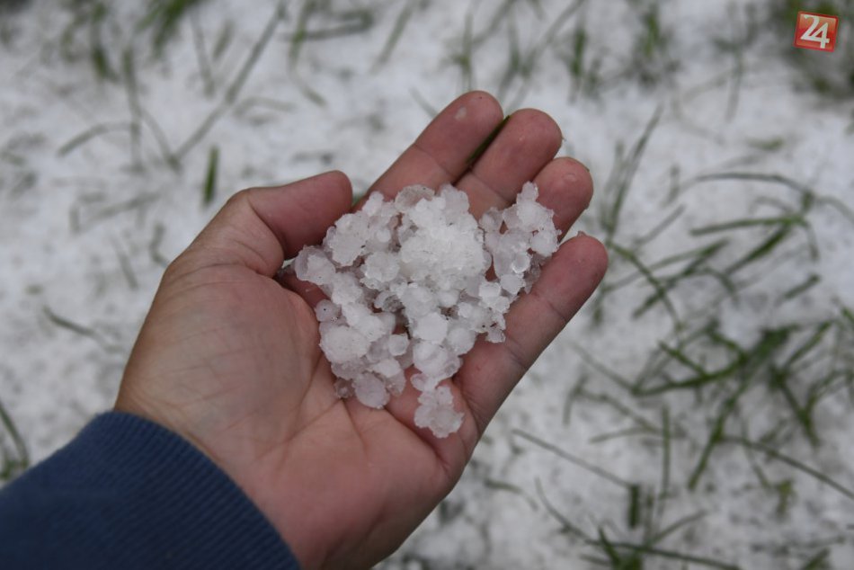 Ilustračný obrázok k článku Bystrický okres majú zasiahnuť búrky s krúpami. V týchto časoch platí výstraha