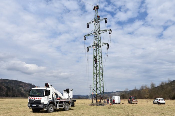 Ilustračný obrázok k článku Veľká odstávka elektriny: Tri dediny pri Žiari zostanú bez šťavy
