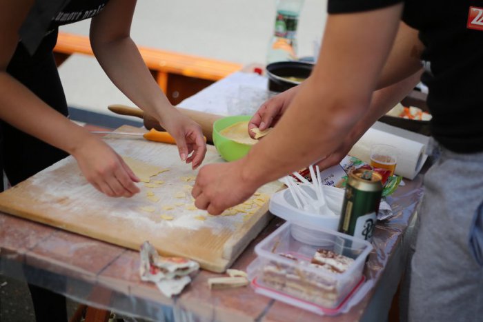 Ilustračný obrázok k článku Prvenstvo vo varení čipkárskeho získalo družstvo "Fušerákov"