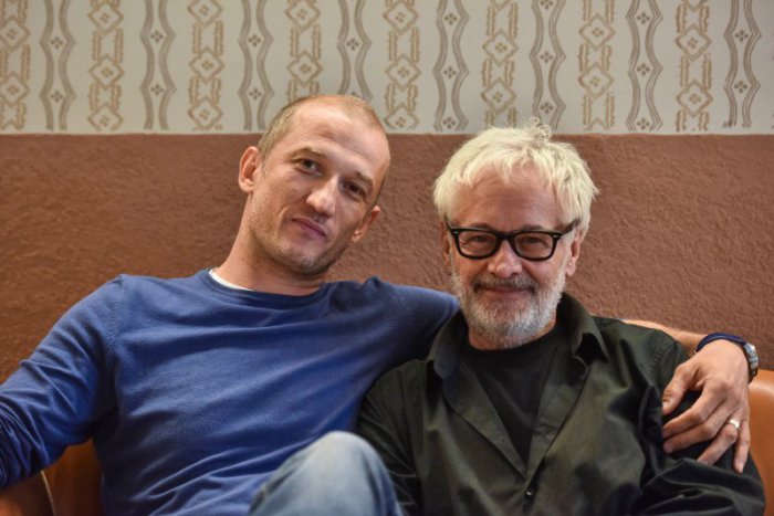 Ilustračný obrázok k článku Z Československa až do Hollywoodu: Príbeh o normálnom chlapcovi z Nových Zámkov