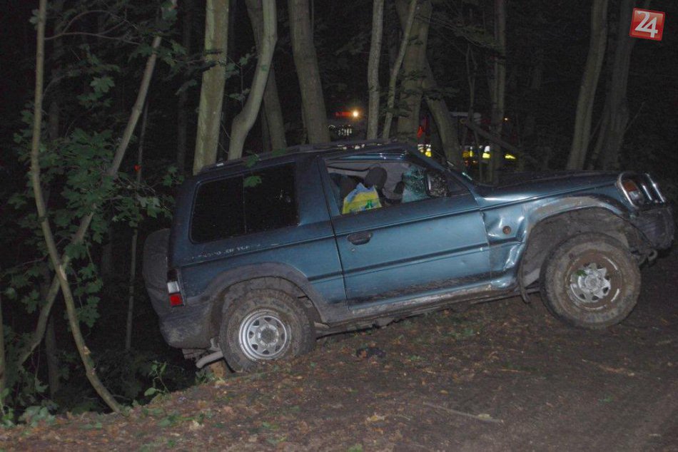 Ilustračný obrázok k článku Auto zostalo visieť nad roklinou: Pred pádom ho zachránili stromy