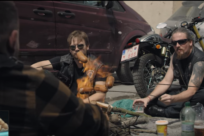 Ilustračný obrázok k článku Pozrite si klip nakrútený v Prešove: Hit Obchádzka už má vtipnú obrazovú podobu