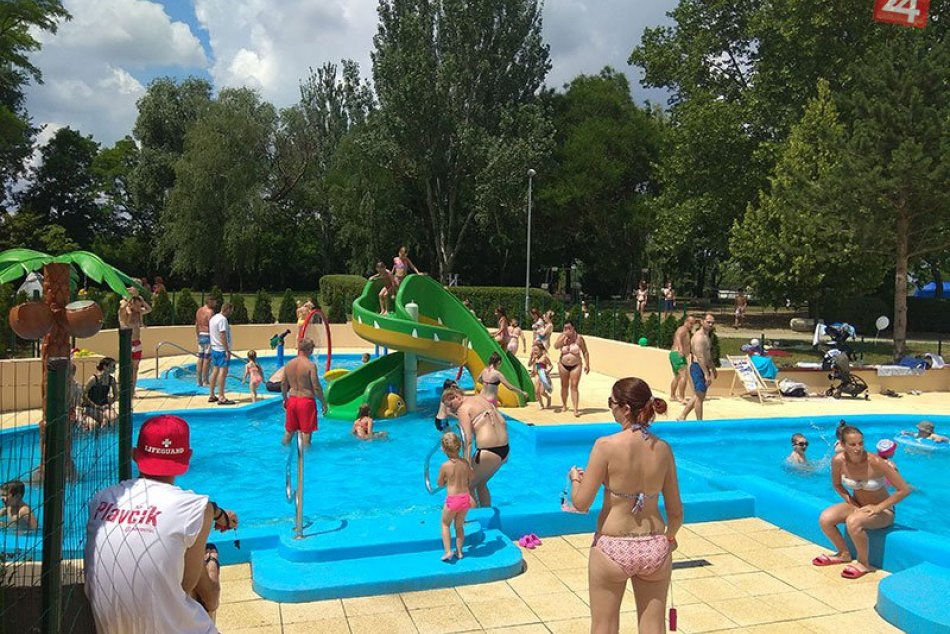 Ilustračný obrázok k článku V Zámkoch sa stretli zástupcovia akvaparkov a kúpalísk: Väčšina z nich svoje brány ešte neotvorí