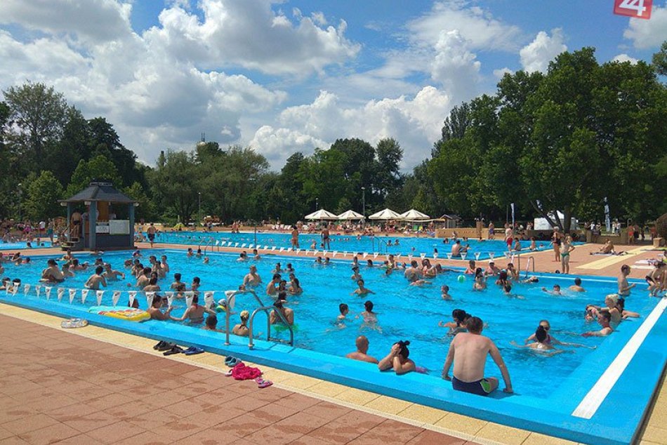 Ilustračný obrázok k článku Zámčanov odvezie na kúpalisko bezplatný Štrandbus: Každý deň vyrazia štyri spoje