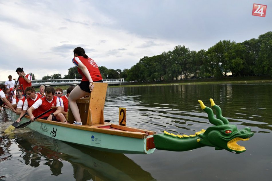 Ilustračný obrázok k článku Na Váhu sa plavili exotické  dračie lode. V Piešťanoch  zlákali mnohých, FOTO