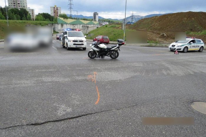 Ilustračný obrázok k článku FOTO z miesta: Žilinskí policajti hľadajú svedkov tejto nehody