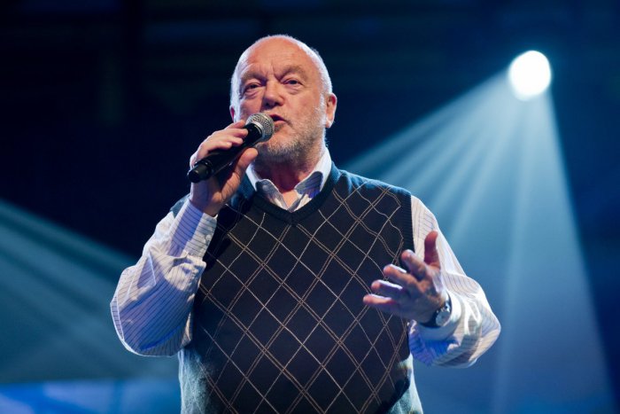 Ilustračný obrázok k článku Známy prešovský rodák Peter Lipa oslávil 75. narodeniny: Gratulácie ráta v tisícoch