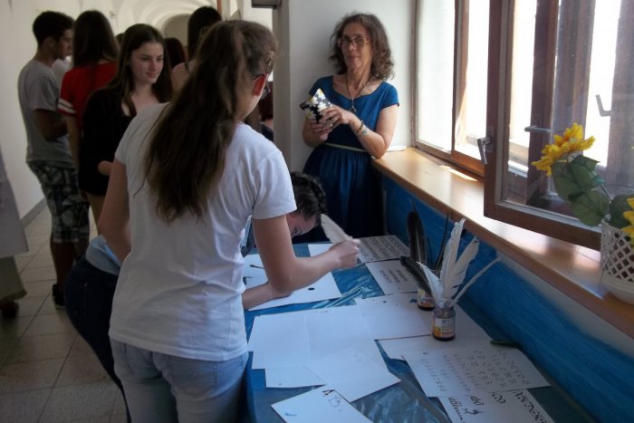 Ilustračný obrázok k článku Šaliansky archív otvorí dvere dokorán: Chcete písať brkom, či zhotoviť si pečať?