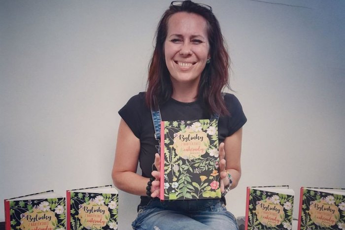 Ilustračný obrázok k článku Užitočné a zdravé čítanie: Nazrite do knihy plnej voňavých byliniek