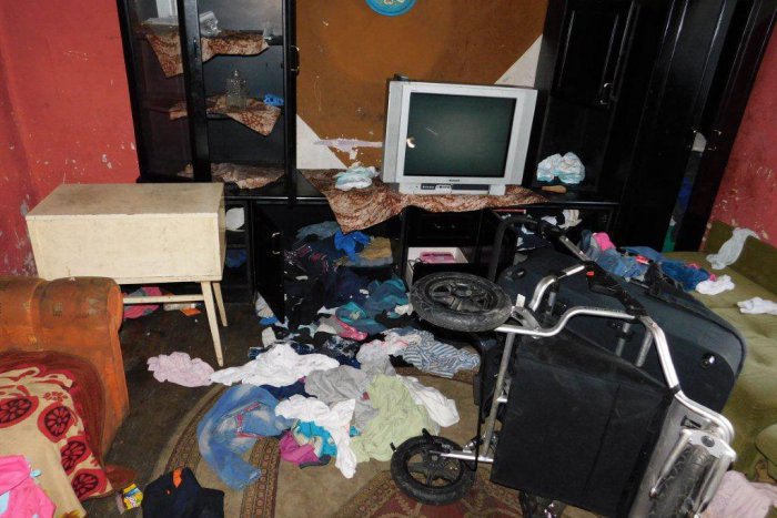 Ilustračný obrázok k článku FOTO: Špina a neporiadok: V takomto "domove" našla polícia šesť opustených súrodencov