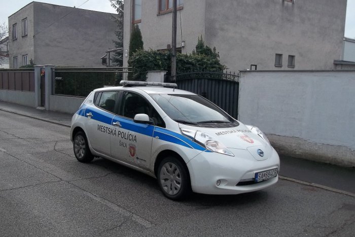 Ilustračný obrázok k článku V máji policajtov trápili vodiči: Riešili aj volanie o pomoc