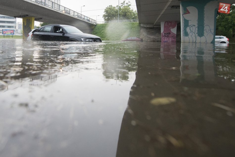 Ilustračný obrázok k článku Výdatné dažde potrápili obyvateľov: Hasiči prijali takmer 1200 hovorov