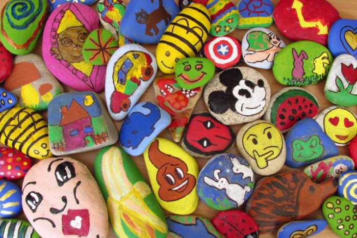 Ilustračný obrázok k článku Z Dúbravky sa šíria farebné kamene