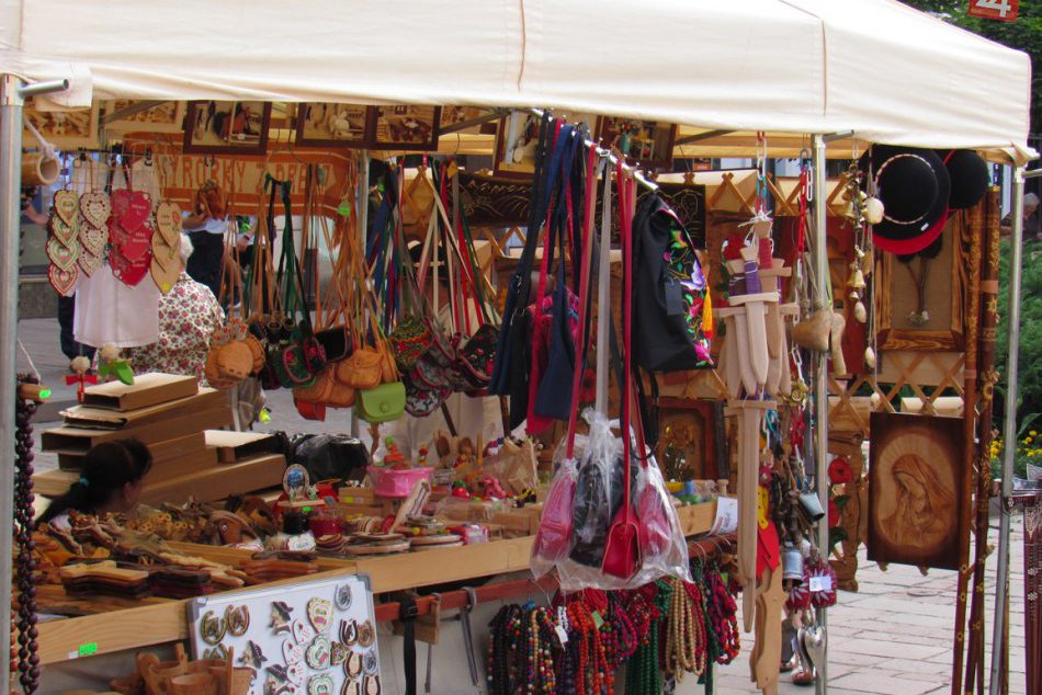 Ilustračný obrázok k článku Veterány, šport i remeselníci: V Kolárove začína hodová zábava spojená s jarmokom