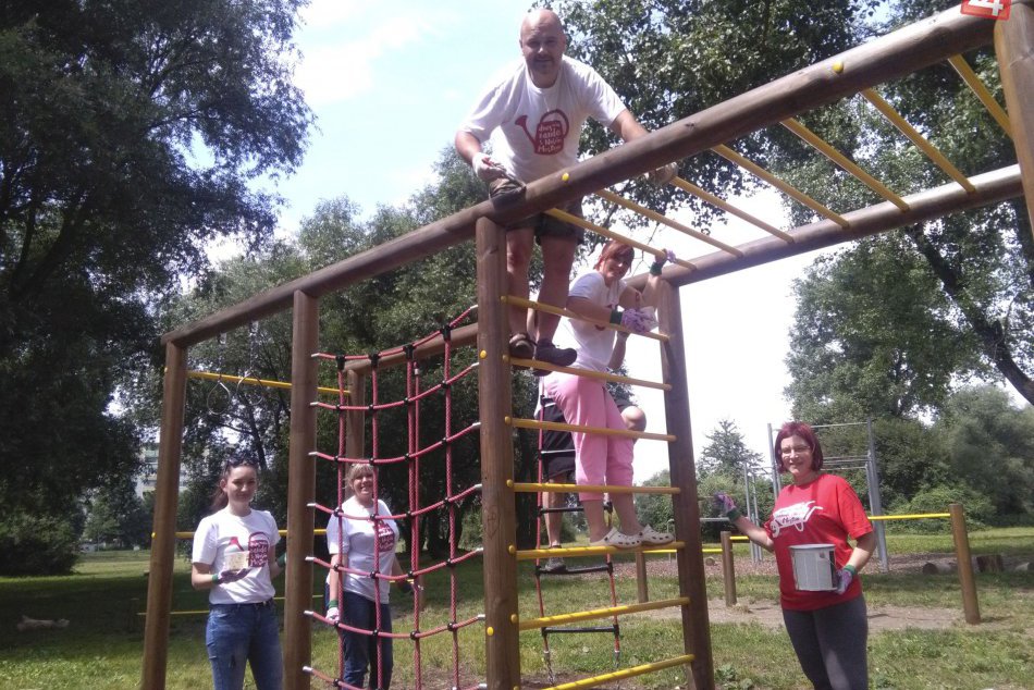 Ilustračný obrázok k článku FOTO: Vo zvolenskom parku vládne čulý ruch. Lanice skrášľujú dobrovoľníci