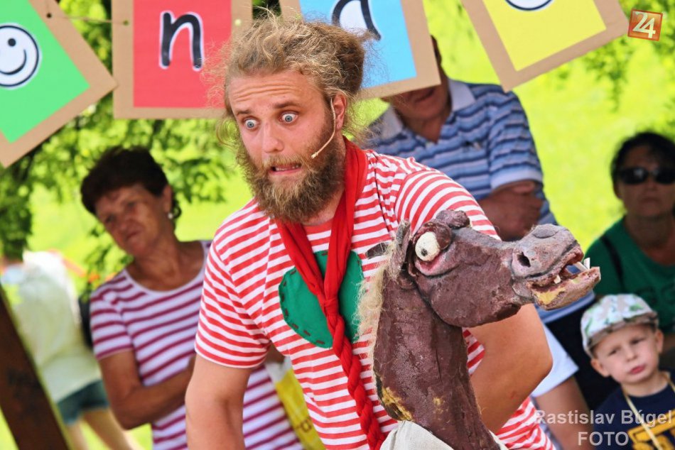 Ilustračný obrázok k článku Bláznivé popoludnie na sídlisku: Deti oslávili MDD so súťažami, zábavou a klaunom