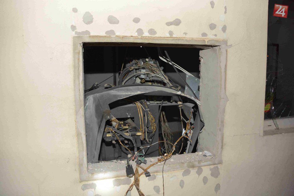 Ilustračný obrázok k článku FOTO: V Pliešovciach sa niekto vlámal do bankomatu. Takúto spúšť narobil