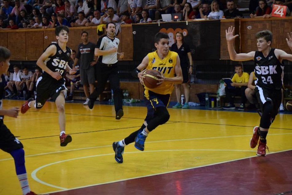 Ilustračný obrázok k článku Strieborní basketbalisti: Malé medvede zožali v Handlovej veľký úspech