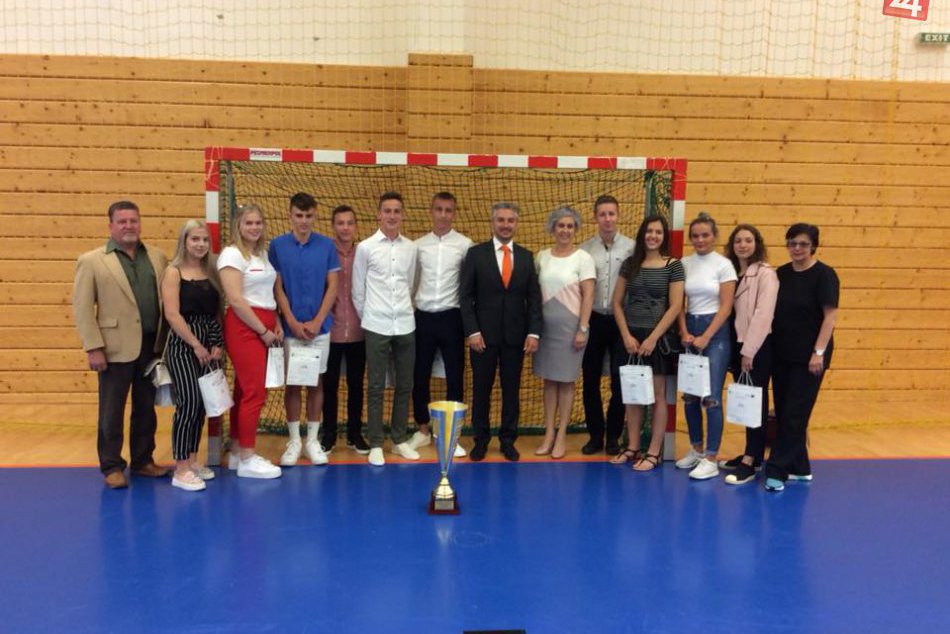 Ilustračný obrázok k článku Študenti Gymnázia Pavla Horova? Stali sa absolútnymi víťazmi, veď čítajte...