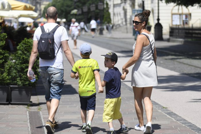 Ilustračný obrázok k článku V Močenku si uctia otcov: Potešia ich Dominikou Titkovou aj parádnou šou