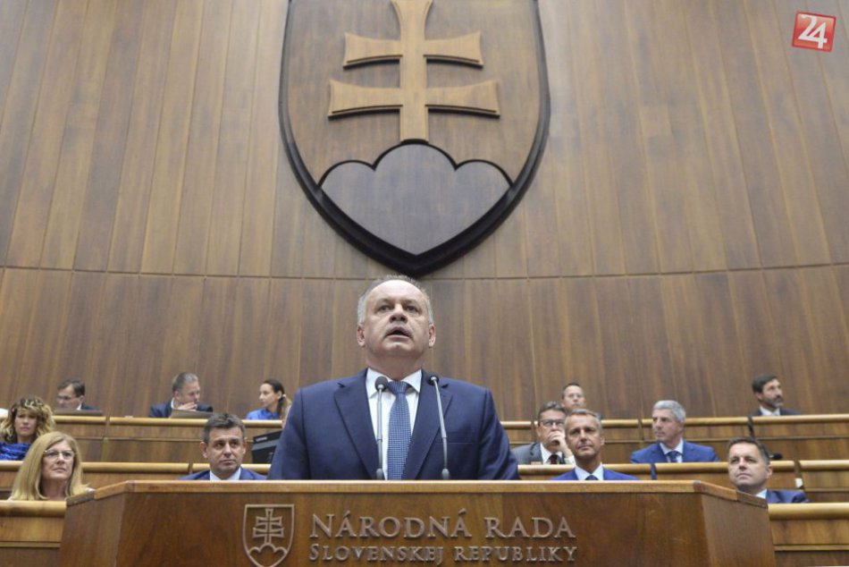 Ilustračný obrázok k článku Prezident vystúpil s prejavom, na ktorého začiatku nechali vykázať Kotlebovcov