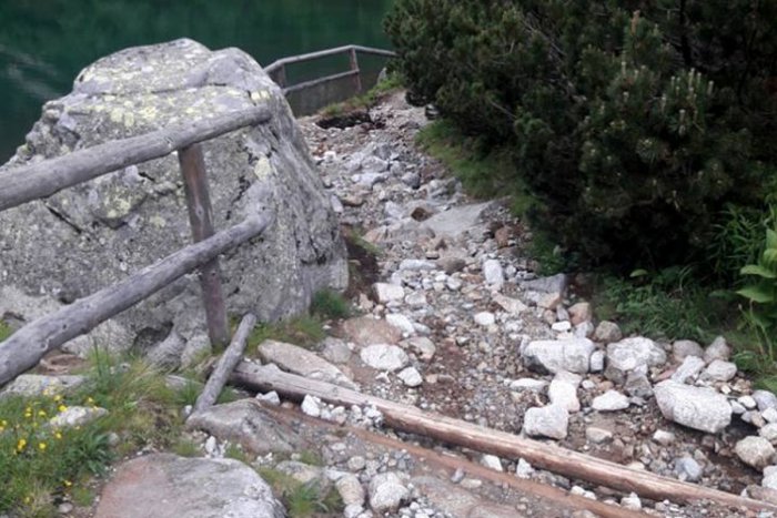 Ilustračný obrázok k článku Chodník od Zeleného plesa je uzavretý: Len aby ste zbytočne nechodili