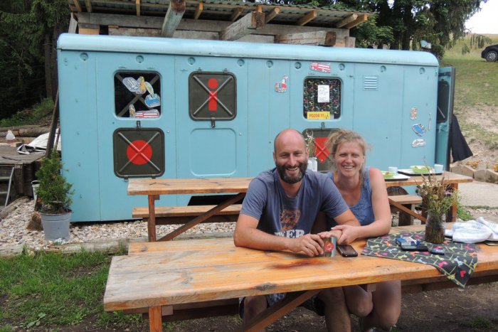 Ilustračný obrázok k článku Miška a Matej dostali nápad: Paráda, čo vzniká zo schátranej hájovne!