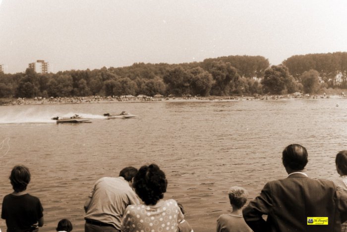 Ilustračný obrázok k článku Čas vodných športov je tu: Čo sa na Váhu dialo kedysi? FOTO