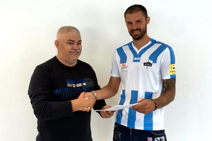 Ilustračný obrázok k článku Nová tvár v tíme FC Nitra: Futbalové mužstvo posilnil srbský útočník Popin