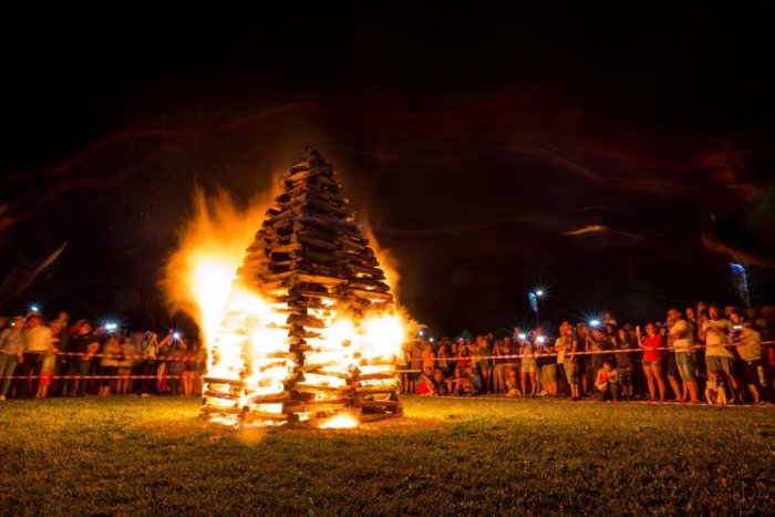 Ilustračný obrázok k článku Neďaleko od Bystrice zahorí Jánska vatra. Tešte sa na penovú show aj ľudovú zábavu