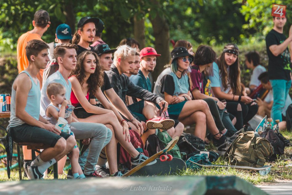 Ilustračný obrázok k článku FOTO+VIDEO: V Nových Zámkoch rozkvitla Cool-túra, mladí to odpálili na Sihoti