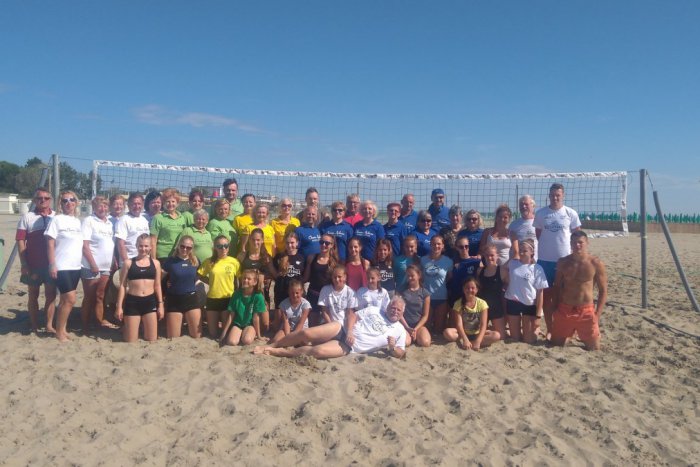 Ilustračný obrázok k článku Netradičné sústredenie 2 zoskupení: Volejbalistky a speváci si užili pobyt v Taliansku