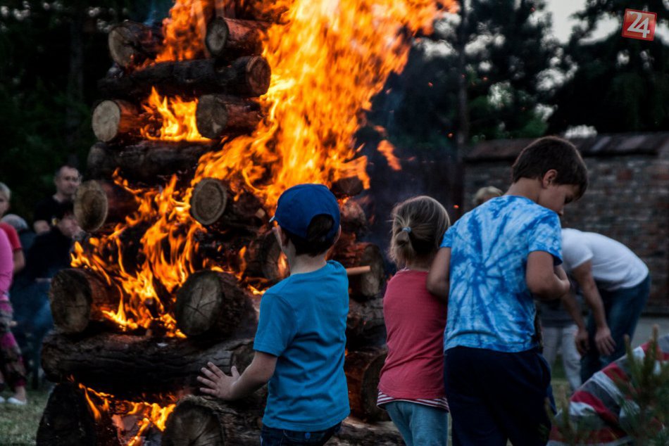 Ilustračný obrázok k článku Jánska vatra po prestávke opäť  v Chtelnici: Svojou výškou prekoná posledný ročník