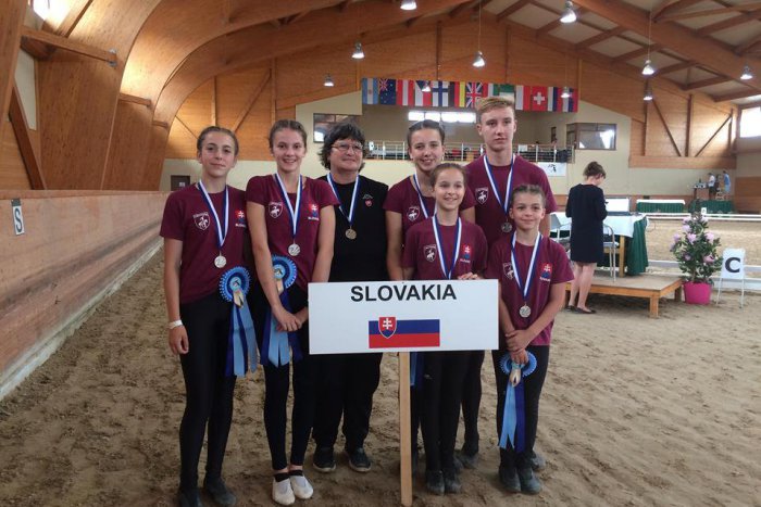 Ilustračný obrázok k článku Voltižéri sa predviedli v Pezinku: Šaliansky klub získal aj parádny titul, FOTO